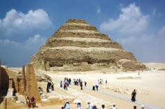 1 Egyptian pyramids.  Pyramid of Pharaoh Cheops.  History of the Egyptian pyramids.  Imhotep and the pyramid of Djoser