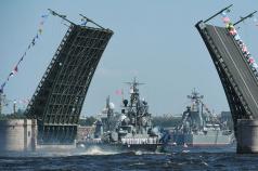 Από την Αγία Πετρούπολη στο Βλαδιβοστόκ: πώς γιορτάζει η Ρωσία την Ημέρα του Ναυτικού