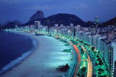 Copacabana - beach of bikinis, running people and fear of being robbed