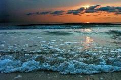 ظاهرة نادرة على البحر الأسود الحلم بالبحر بمياه نظيفة أو قذرة