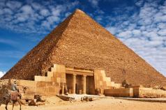 Pyramids of Giza in Egypt What was in the Egyptian pyramids