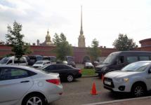 Фортечний паркінг Де можна припаркуватися у Петропавлівської фортеці
