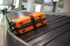 Como é feita a varredura da bagagem no aeroporto, por quem e por que é feita a busca e verificação das pessoas, a bagagem pessoal dos passageiros está sujeita ao controle aduaneiro?